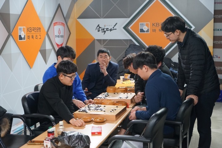 [KB바둑리그 12라운드 결산] 한국물가정보 1위 독주